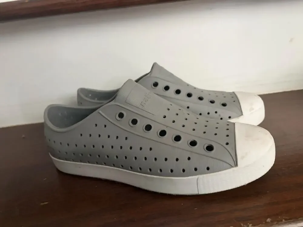 Native mens 7 womens 9 waterproof shoes